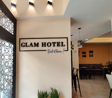 前台. Glam 酒店