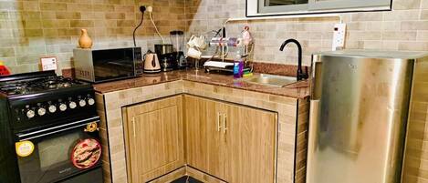 Fridge, microwave, oven, coffee/tea maker