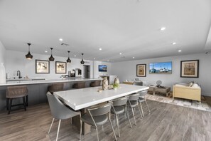 Interior - Heart of West Hollywood Stunner w/gym and co-working space (Los Angeles)