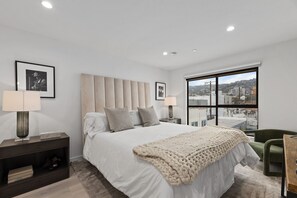 2 bedrooms, WiFi, bed sheets - Heart of West Hollywood Stunner w/gym and co-working space (Los Angeles)