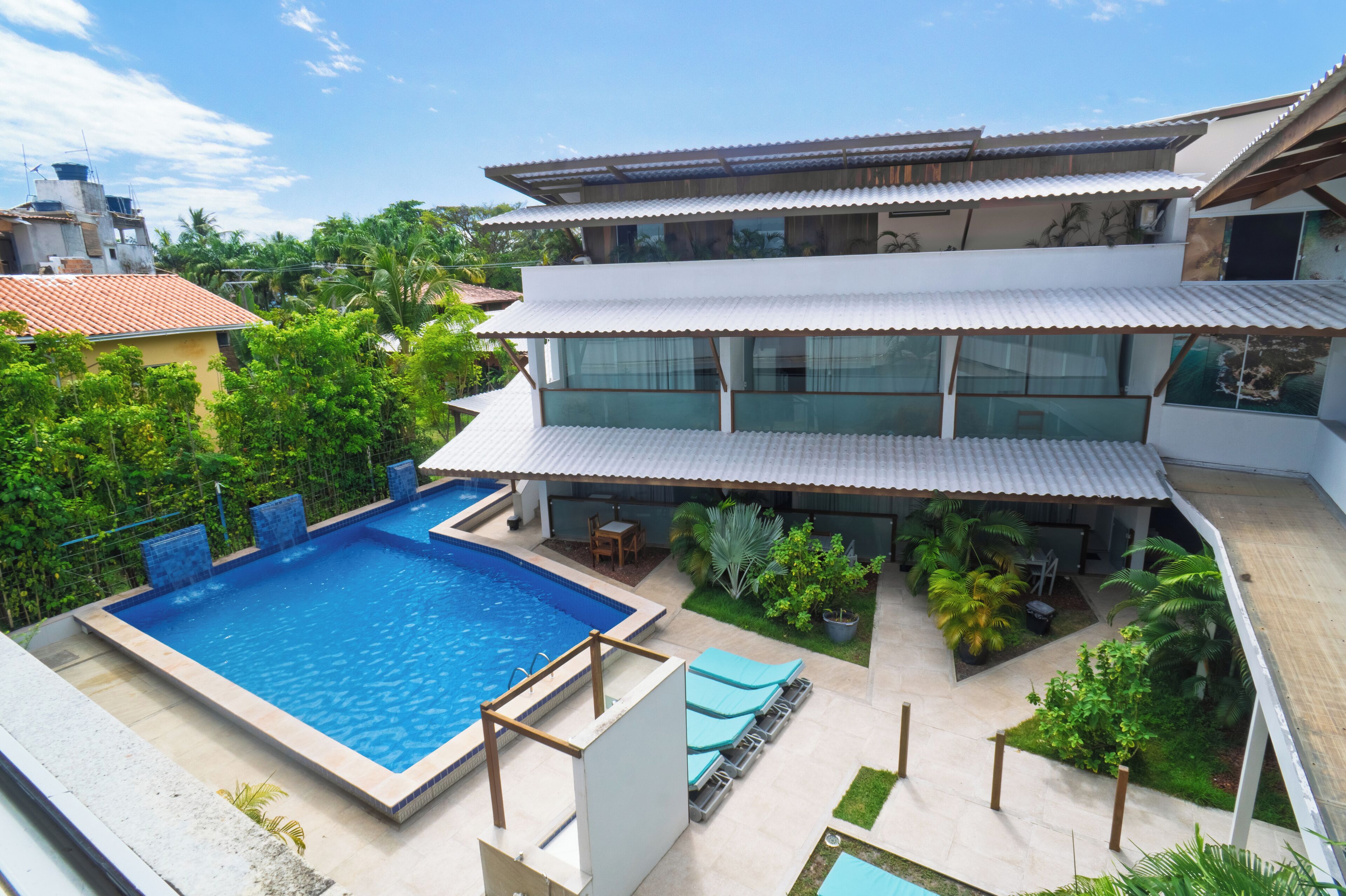 Outdoor pool, open 8:00 AM to 8:00 PM, pool loungers