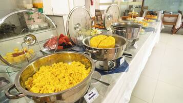 Free daily buffet breakfast