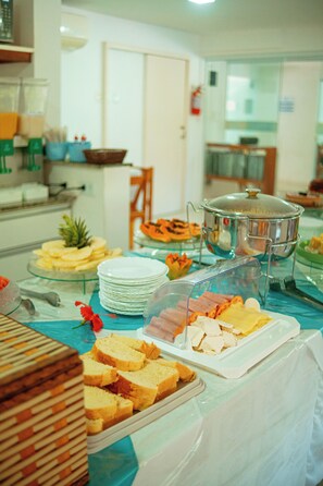 Free daily buffet breakfast