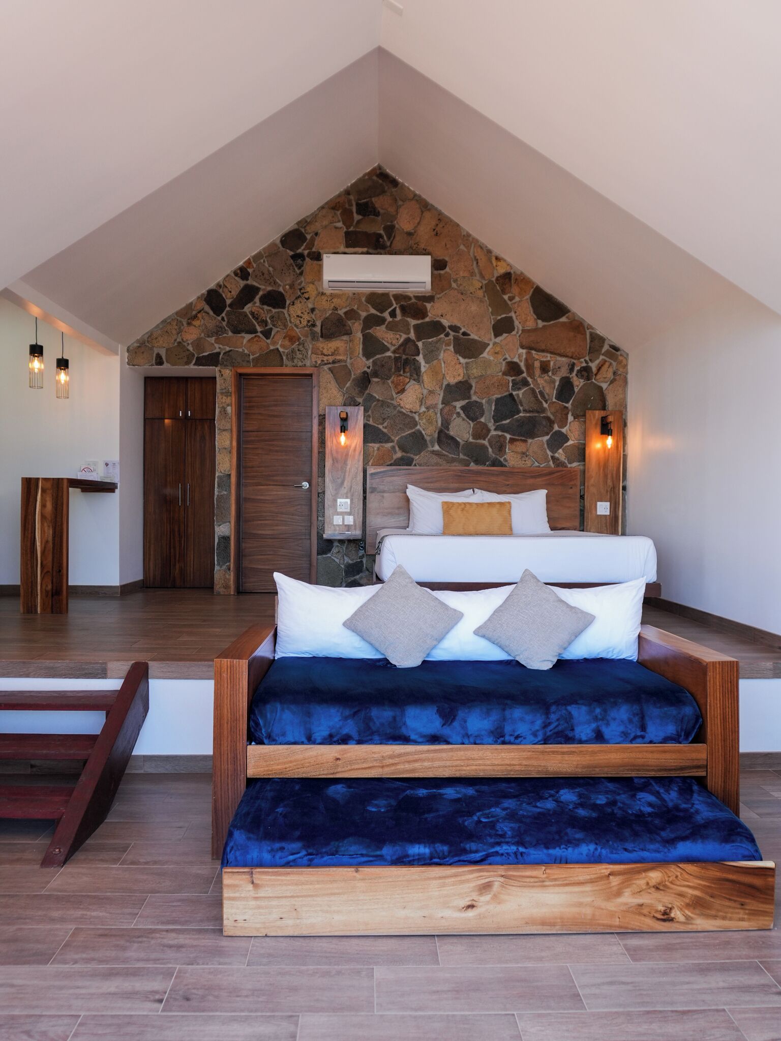 Deluxe Cabin | Iron/ironing board, WiFi (free)