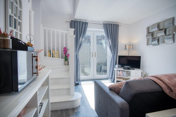 Portway Nook - 1 Bedroom Studio - Bishopston (6815)
