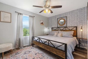 Apartment, Mehrere Betten, Balkon, Bergblick (Honey Hole) | 3 Schlafzimmer, individuell dekoriert, individuell eingerichtet