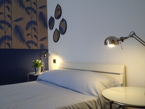 1 slaapkamer, een strijkplank/strijkijzer, gratis wifi, beddengoed