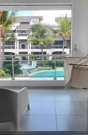 حمّام سباحة خارجي