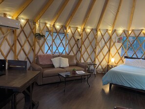 1 bedroom, iron/ironing board, WiFi, bed sheets - Cozy Yurt in Nantahala - Half mile from Nantahala wedding venue-No Cleaning Fee (Topton)