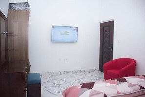 3 makuuhuonetta, silitysrauta/-lauta, Wi-Fi, vuodevaatteet