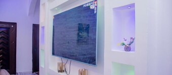 Satellite City Lodge
The best lodge in cape coast and central region with style 