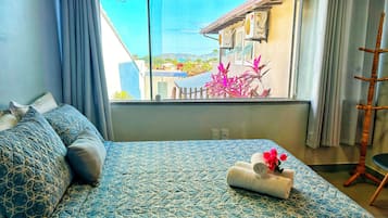 Chalet Supérieur, 2 chambres, vue partielle sur la mer | 1 chambre, literie hypoallergénique, décoration personnalisée