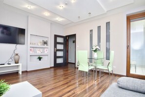 Condo familiar | 2 habitaciones, tabla de planchar con plancha y wifi gratis 