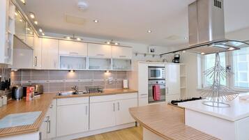 Apartment, Accessible | 2 bedrooms, Internet