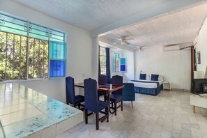 1 camera, una scrivania, Wi-Fi gratuito, lenzuola