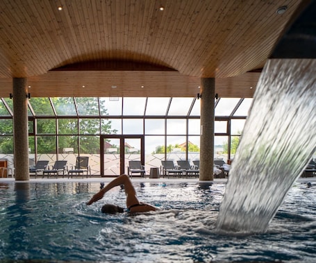 Indoor pool, open 9:00 AM to 9:00 PM, pool loungers. Hotel Eden Garden Spa