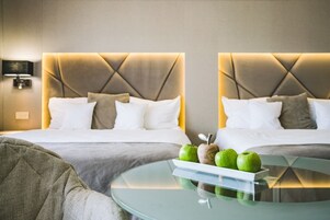 Junior Suite | Frette Italian sheets, premium bedding, pillowtop beds, minibar
