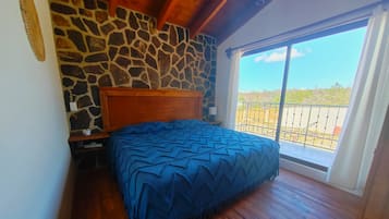 Family Cabin, Multiple Beds | Free WiFi, bed sheets
