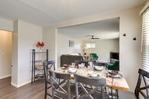 Dining - Lovely South Bend Home ~ 3 Mi to Dtwn & Notre Dame (South Bend)