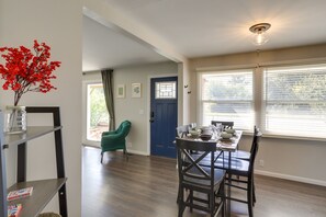 Dining - Lovely South Bend Home ~ 3 Mi to Dtwn & Notre Dame (South Bend)