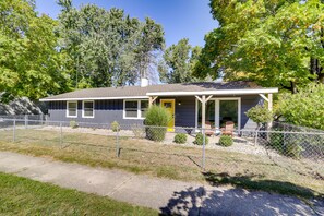 Exterior - Lovely South Bend Home ~ 3 Mi to Dtwn & Notre Dame (South Bend)