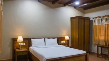 ห้องดีลักซ์ดับเบิล, เตียงควีนไซส์ 1 เตียง | ห้องพักตกแต่งอย่างมีเอกลักษณ์, ตกแต่งพิเศษโดยเฉพาะ, โต๊ะทำงาน