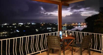 iGolomi Hillside Cottage, Wilderness - a sea view holiday house