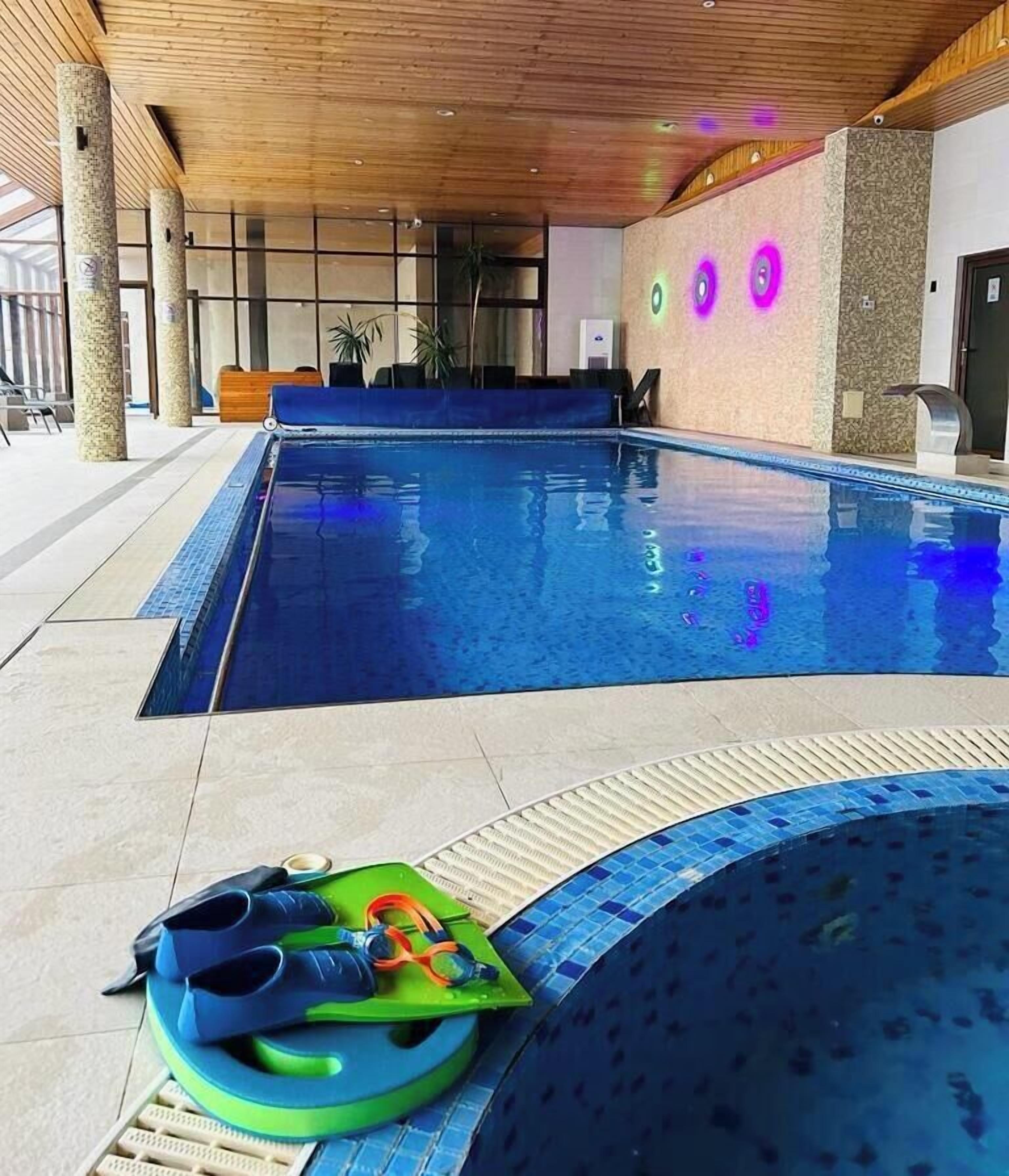 حمام سباحة