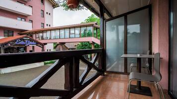 Chambre Supérieure Double ou avec lits jumeaux, balcon | 1 chambre, bureau, Wi-Fi gratuit, draps fournis