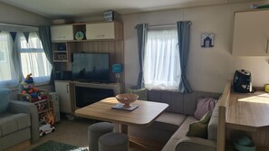 Télévision, cheminée