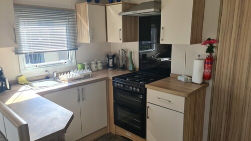 Cozy 3 bedroom Static Caravan near Looe on an amazing resort.