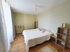 3 bedrooms, travel crib, free WiFi