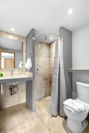 Comfort Suite | Bathroom