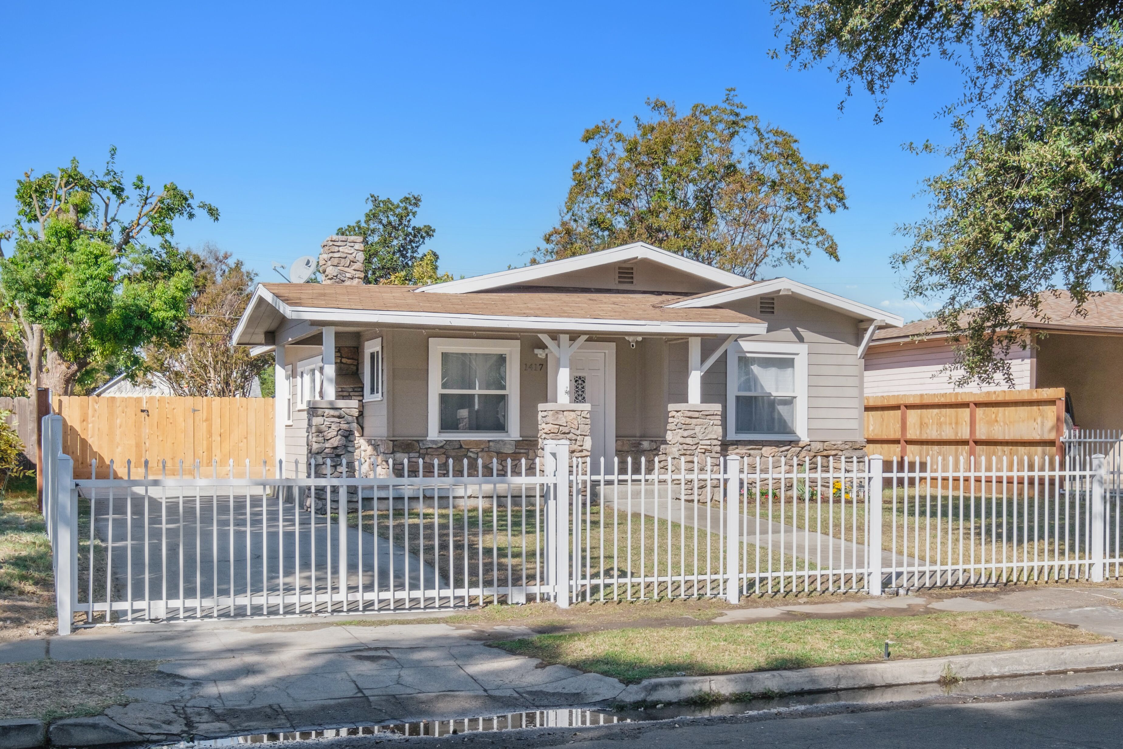 Roomy/Comfy 2B/1Bth w Dinning Room