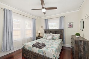 2 bedrooms, iron/ironing board, free WiFi, bed sheets