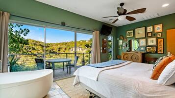 4 bedrooms, individually decorated, individually furnished, free WiFi