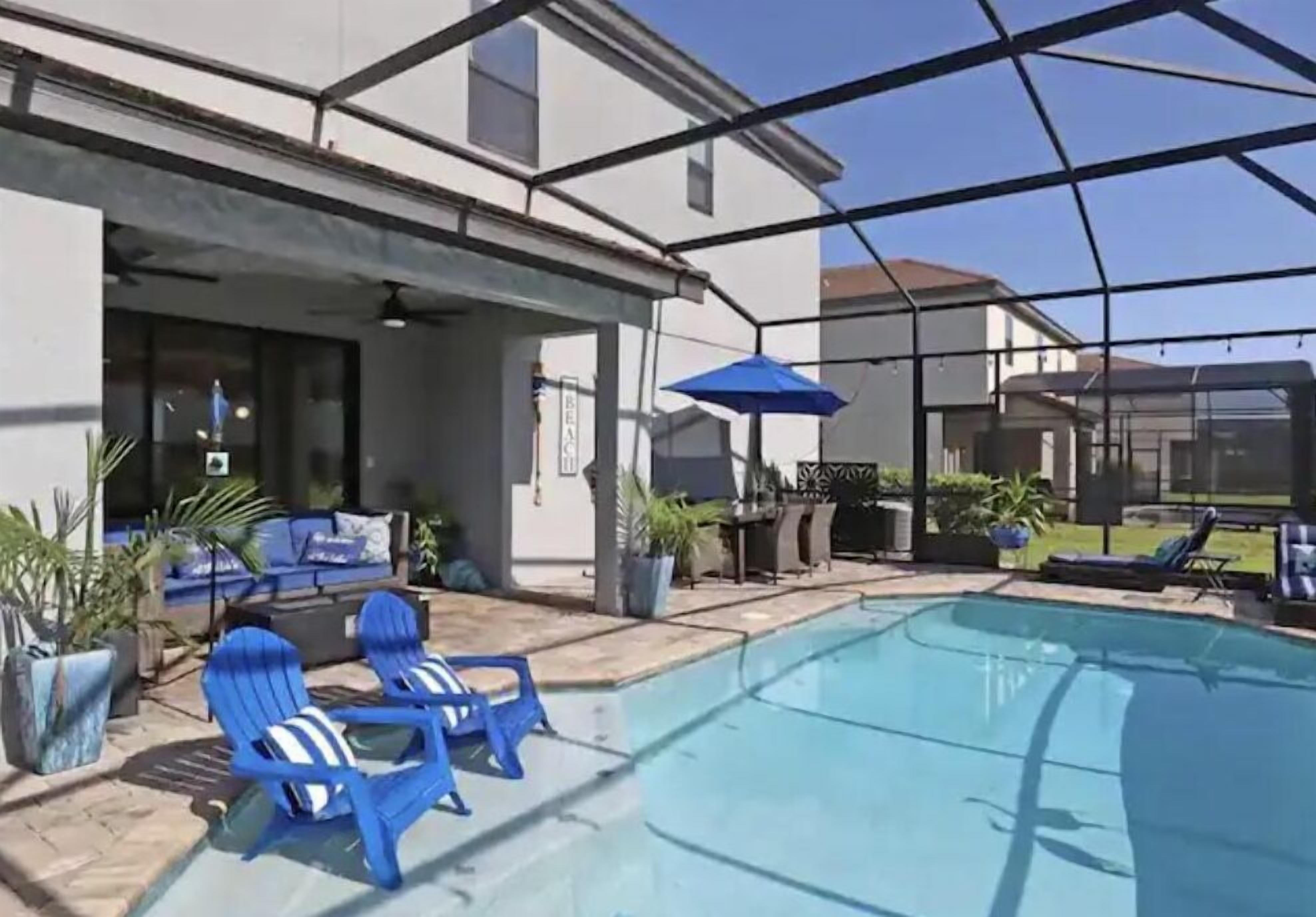 Florida Villa with 3 bedrooms, 4 bathrooms with private pool- waterpark onsite 