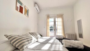 Basic Room, 1 King Bed | WiFi (free) - Anden Espejo (Mendoza)