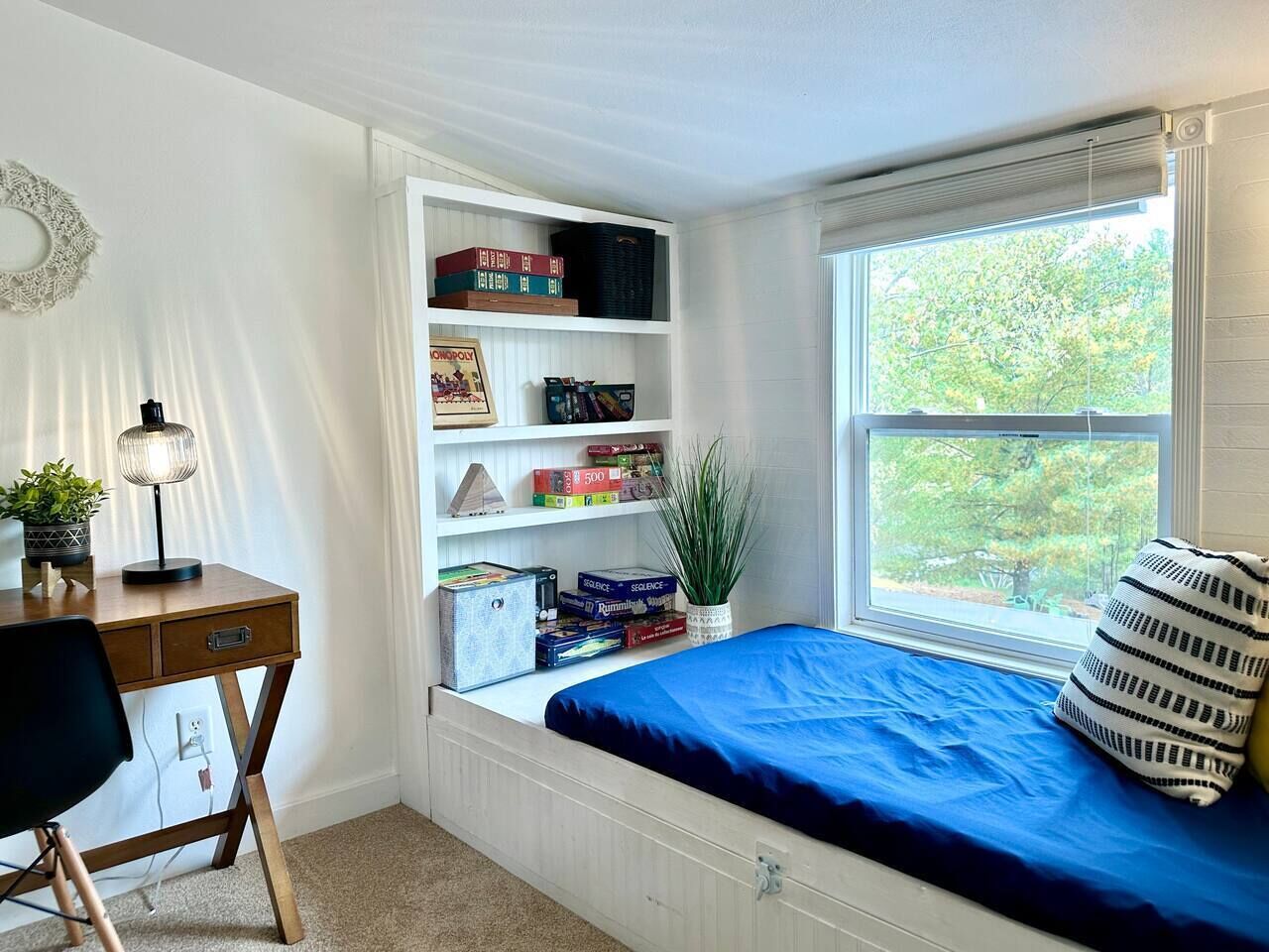 3 slaapkamers, een bureau, een strijkplank/strijkijzer, reisbedje