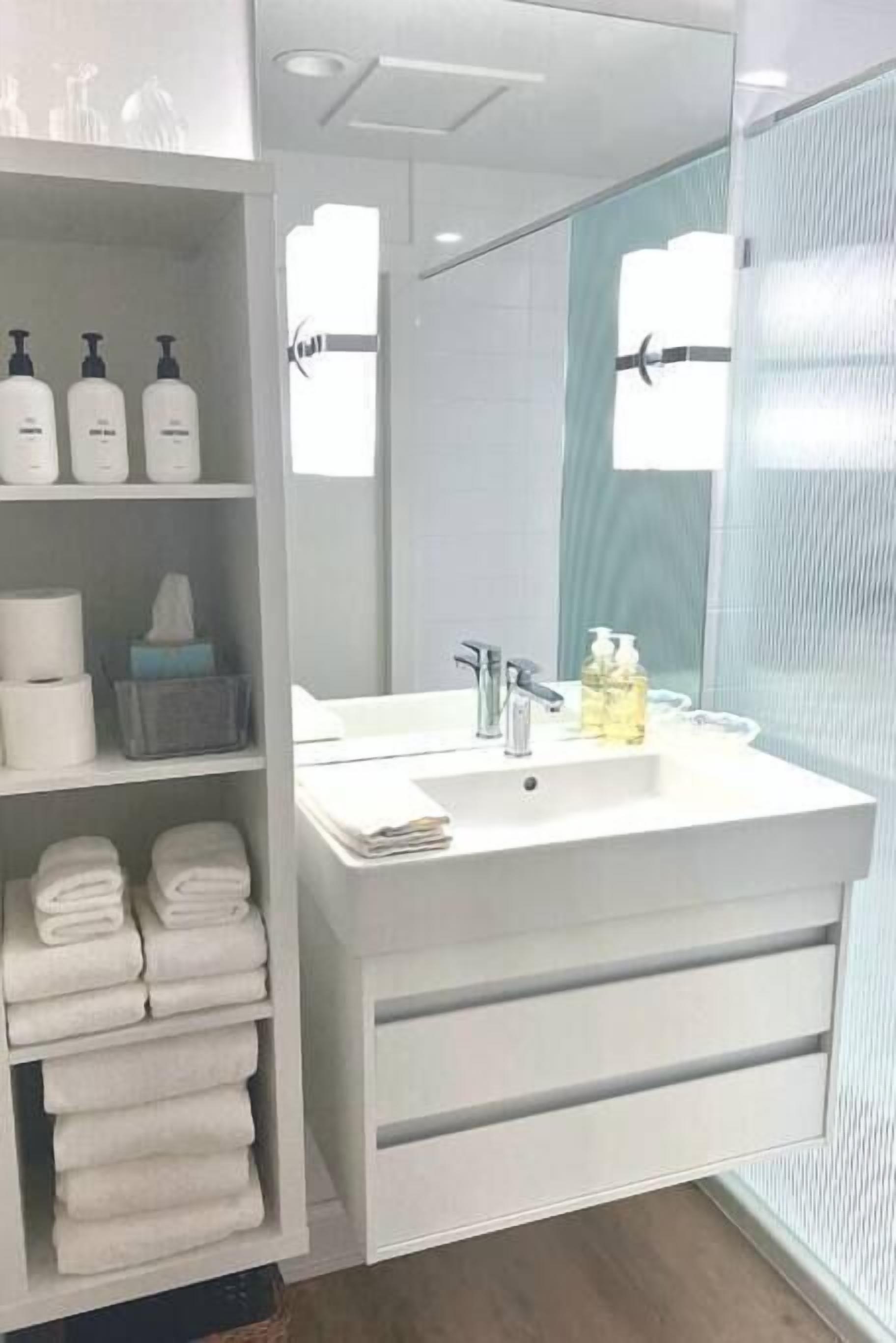 Bathtub, hair dryer, towels