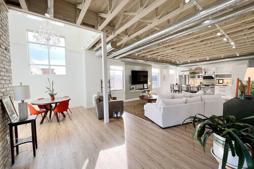 The Quarters | Suite 1