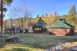 Property grounds - Beautiful and Spacious Keystone Townhome (Keystone)