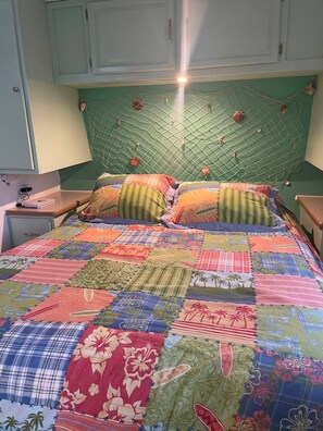 1 غرفة نوم ومكواة/لوح كي وواي فاي وملاءات أسرّة