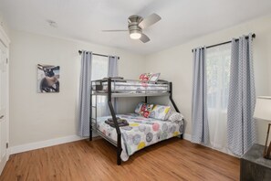 2 bedrooms, iron/ironing board, WiFi, bed sheets