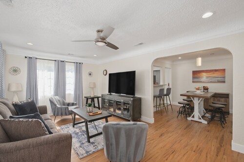 Cozy 2B/1Bth on Peaceful Street