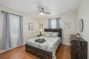 2 bedrooms, iron/ironing board, WiFi, bed sheets