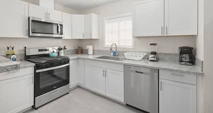 Cozy 2B/1Bth on Peaceful Street