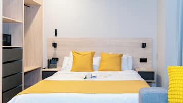 Standard Studio | 1 bedroom, down comforters, in-room safe, individually furnished