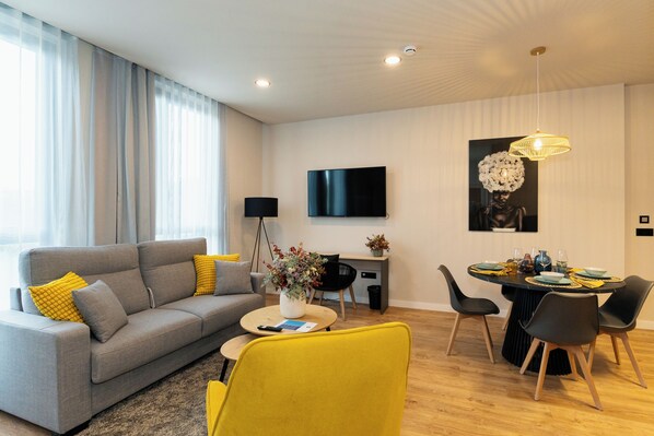 Familienapartment, 2 Schlafzimmer | Wohnbereich