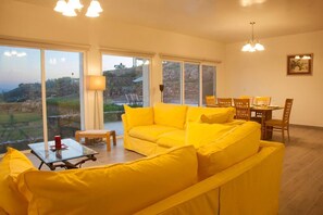 Smart TV, fireplace - Beautiful Ocean views at Quinta la Mexicana 10 ppl

 (Ensenada)